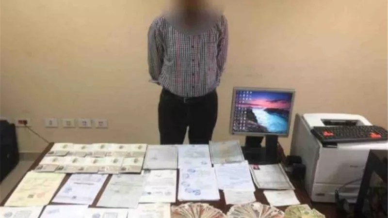 لتسفيرهم للخارج.. عامل الدقهلية لهف 