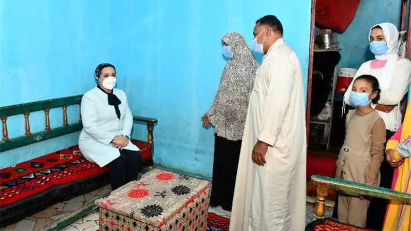 فرحة غامرة بعد زيارة السيدة انتصار السيسي لقرية شما المنوفية.. والأهالي: قرينة الرئيس.. نوَّرت بلدنا