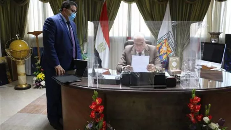 محافظ جنوب سيناء يصدق علي إعلان العمل بنظام الحصة لحل أزمة العجز