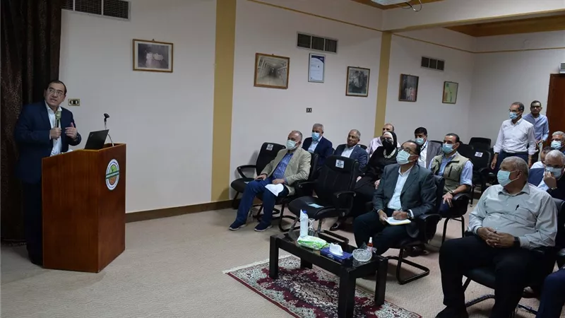رئيس الوزراء يتفقد مشروع فوسفات مصر بـ 