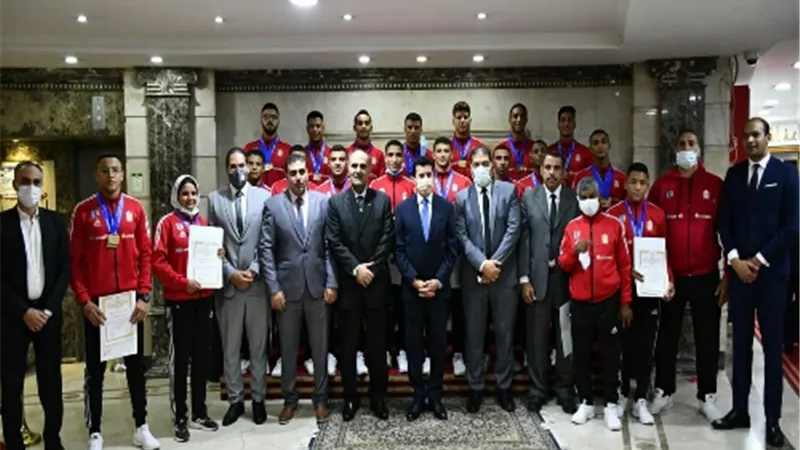 وزير الشباب والرياضة يكرم بطلة القليوبية اللاعبة رانيا فتحى