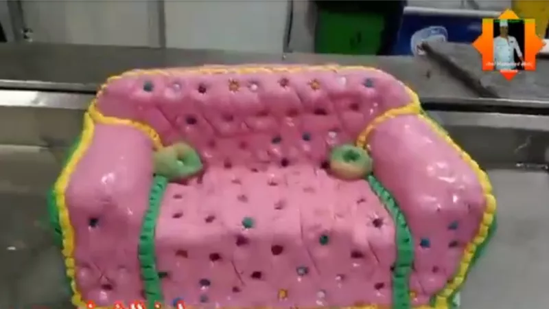هل تصدق ؟كيكة على شكل كنبه بالفيديو