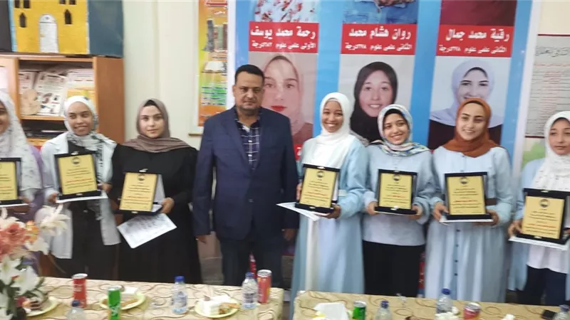 مستقبل وطن يكرم اوائل الثانويه العامه ببرج العرب