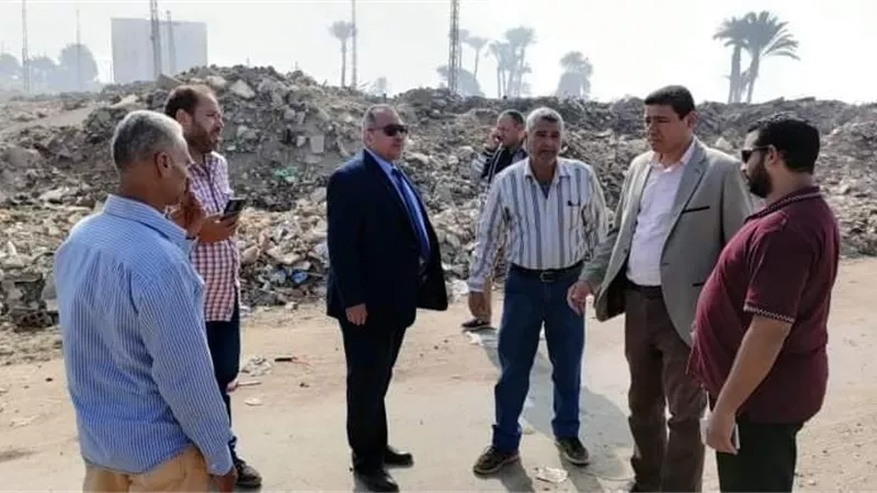 تنفيذ حملات مكثفة للنظافة وصيانة أعمدة الانارة بقرى مدينة المنيا