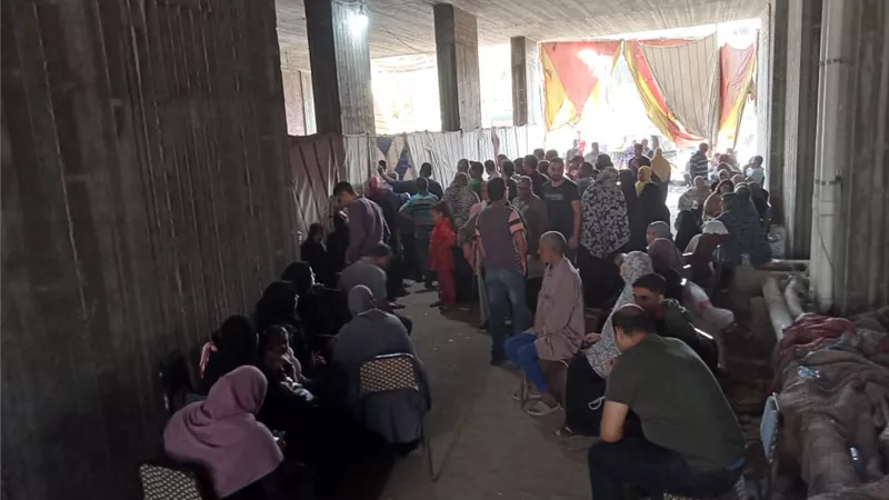 إقبال كثيف من المواطنين علي تطعيم ضد فيروس كورونا بأبي زعبل