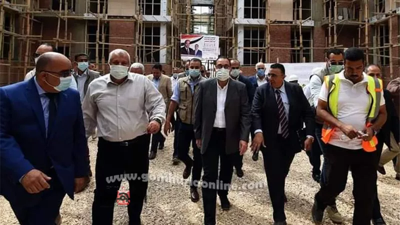مدبولى و٩ وزراء فى جولة موسعة لتفقد المشروعات بالوادى الجديد ..صور