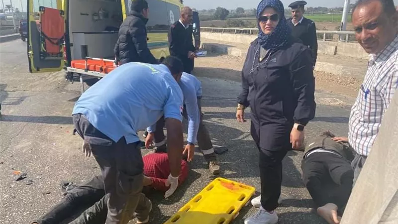 مصرع شخص وإصابة أخرين في حادث تصادم بالطريق الزراعي بقها