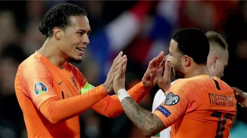 فان دايك وديباى يقودان منتخب هولندا ضد الجبل الأسود بتصفيات كاس العالم