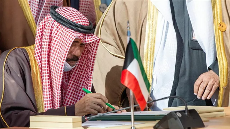 أمير الكويت يقبل استقالة الحكومة