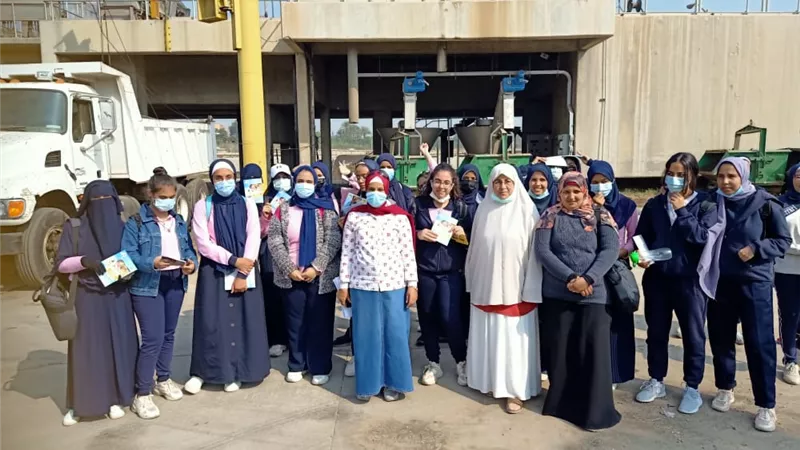 طلاب مدرسة المتفوقين ببنى سويف فى زياره لمحطة الصرف الصحى
