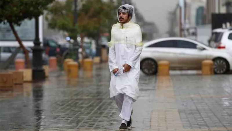 السعودية تحذر المواطنين بسبب الأمطار الغزيرة في المملكة