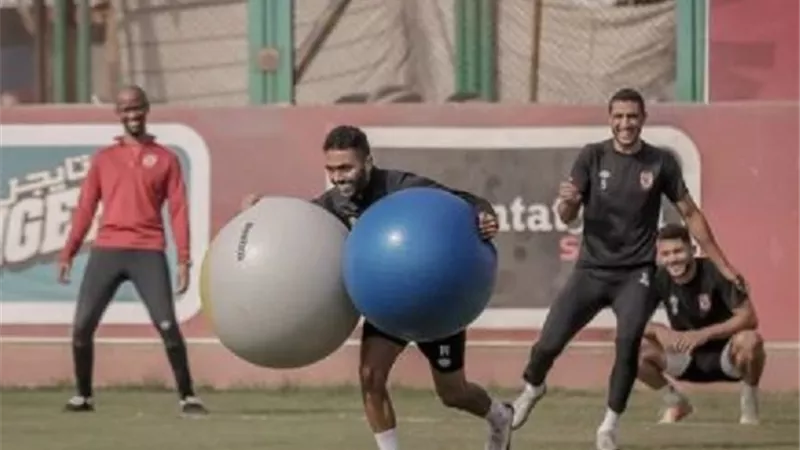 فقرة ترفيهية للاعبى الأهلى على هامش مران الفريق اليوم