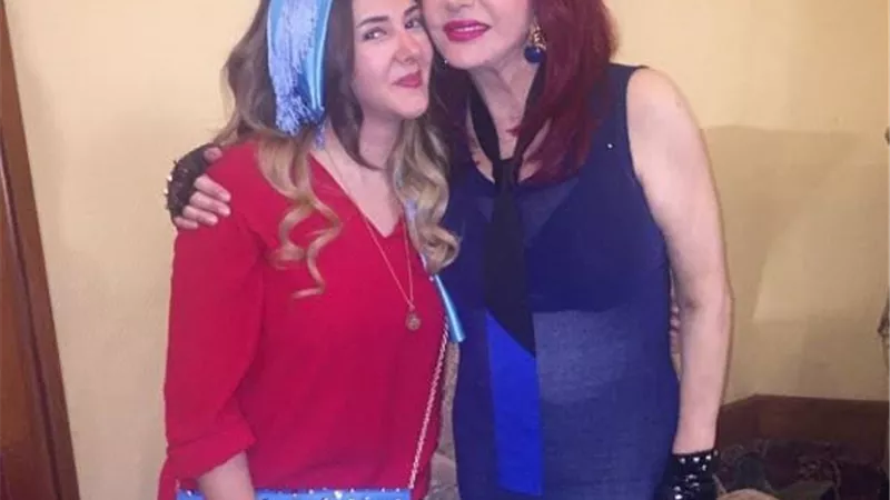 نبيلة عبيد توجه رسالة دعم لدنيا سمير غانم.. فيديو