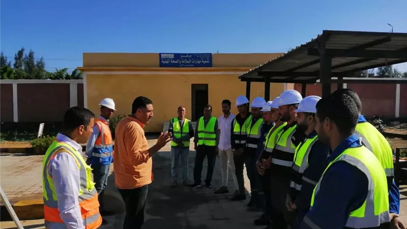 دورة لتدريب عمال مياه كفرالشيخ على السلامة المهنية