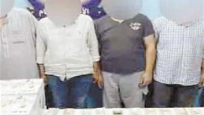 تخصصوا في الاستيلاء علي البضائع .. بشيكات مضروبة و المباحث ضبطتهم بالمسروقات