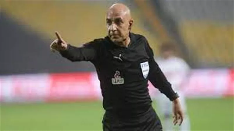 حقيقة استبعاد حكم القمة من مباريات الاهلى والزمالك.. شوبير يكشف