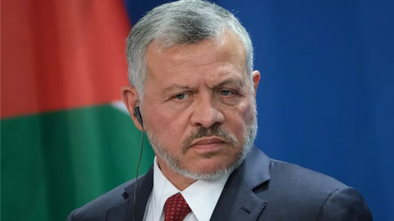العاهل الأردني يدعو إلى الحرص على صون مؤسسات الدولة