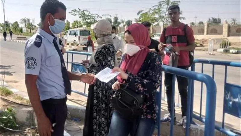 رئيس جامعة اسوان يشدد بمنع الدخول من لم يحمل شهادة لقاح كورنا