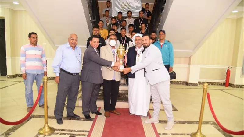 محافظ مطروح يستقبل فريق النجيلة الفائز بكأس المحافظات الحدودية