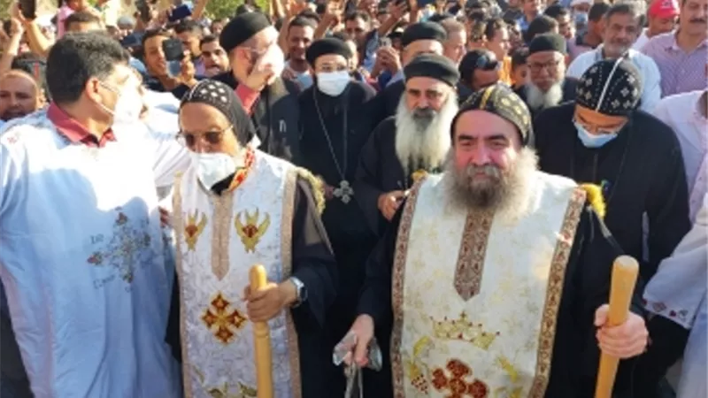 الأقباط يحتفلون بالليلة الختامية لاحتفالات دير مارجرجس بالرزيقات جنوب غرب الأقصر