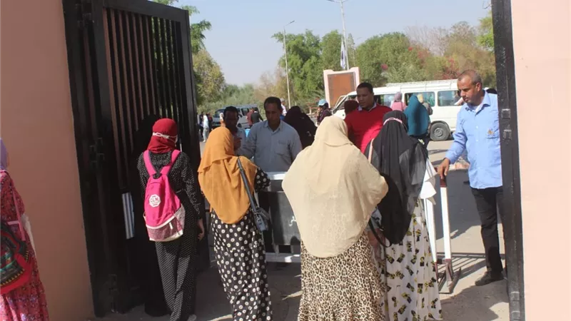 جامعة جنوب الوادى تطبق قرار منع دخول غير المطعمين بلقاح كورونا ..صور