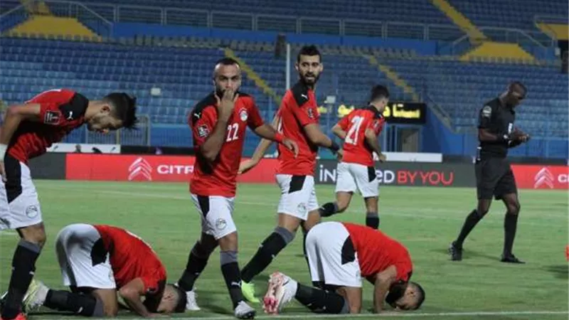 منتخب مصر بالزى الاحمر امام الجابون فى تصفيات كأس العالم