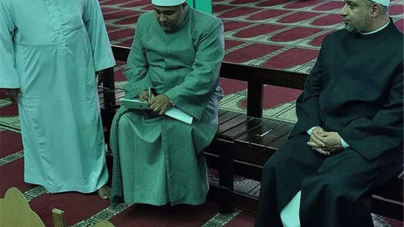مدير أوقاف الإسماعيلية يفاجئ المساجد ويحيل المخالفين للتحقيق..صور