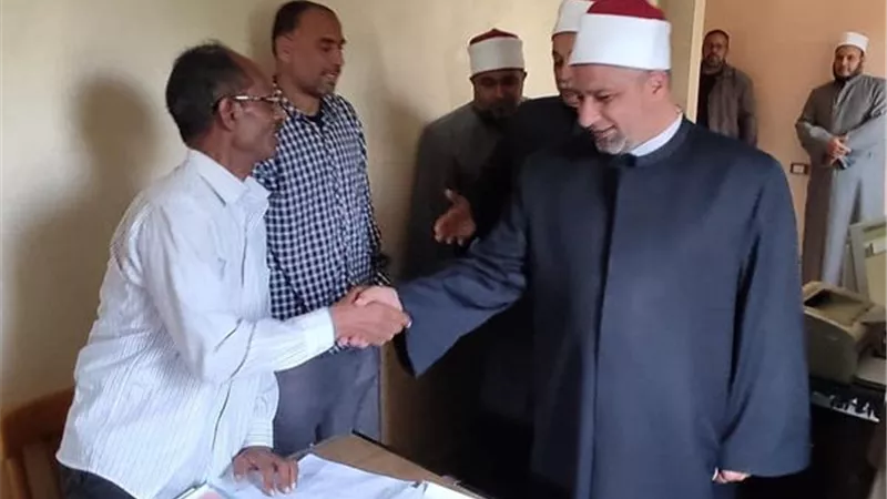 مدير أوقاف الإسماعيلية يتفقد إدارة القنطرة غرب ..صور
