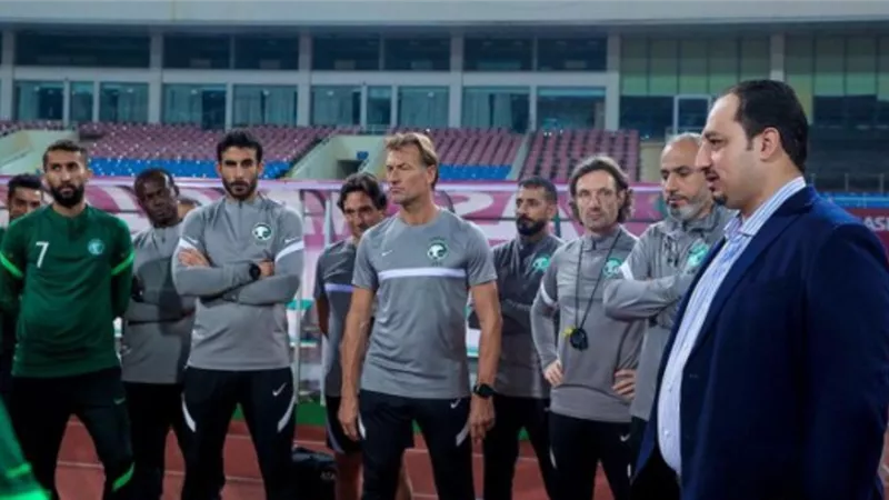 تحذير شديد اللهجة من رئيس الاتحاد السعودى للاعبي المنتخب قبل مواجهة فيتنام