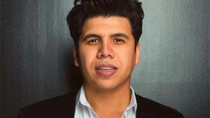 عمر كمال يغنى 