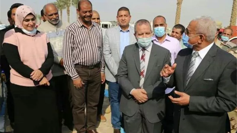محافظ السويس يشيد بنظافة وتطوير حي السويس