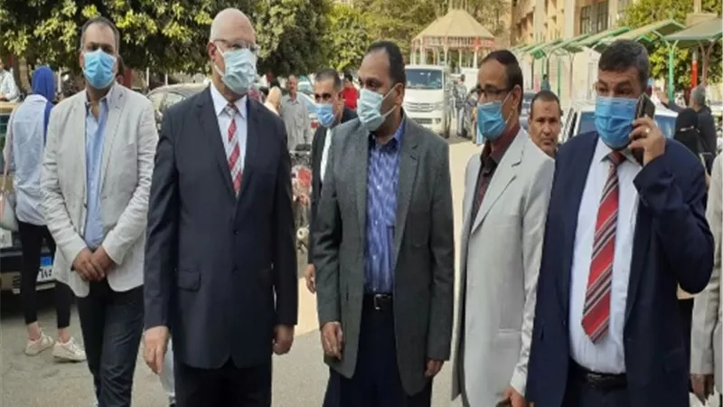 رئيس جامعة بنها يتابع تنفيذ قرارات منع دخول الغير حاصلين على لقاح كورونا