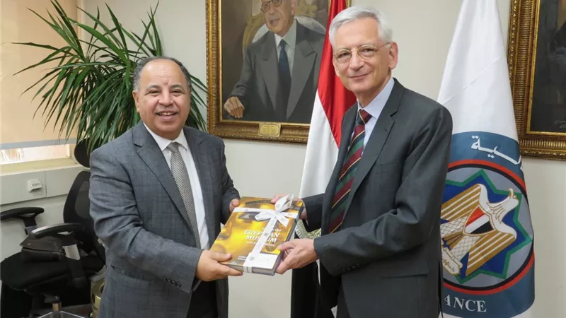 السفير الفرنسى بالقاهرة يشيد بمنظومة التأمين الصحى الشامل
