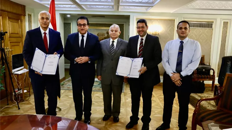 وزير التعليم العالي يشهد توقيع اتفاقية تعاون بين جامعتي العلمين الدولية ولويفيل الأمريكية