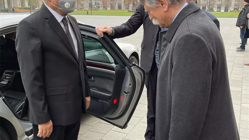 جبالي يلتقي رئيس جمهورية المجر..صور