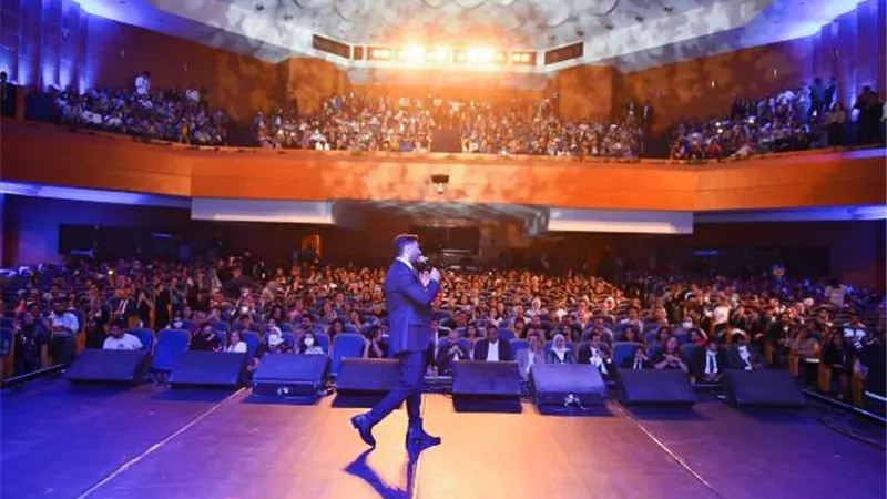 بالصور.. جامعة مصر للعلوم والتكنولوجيا تحتفل بيوبيلها الفضى بحضور كوكبة من رموز المجتمع.. وتامر حسنى يشعل الحفل
