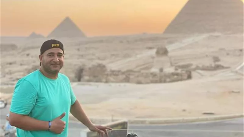 المخرج احمد حسن يهدى اغنية لمرضى السرطان