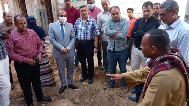 السكرتير العام المساعد يتابع أعمال تطوير المناطق غير المخططة بمدينة قنا