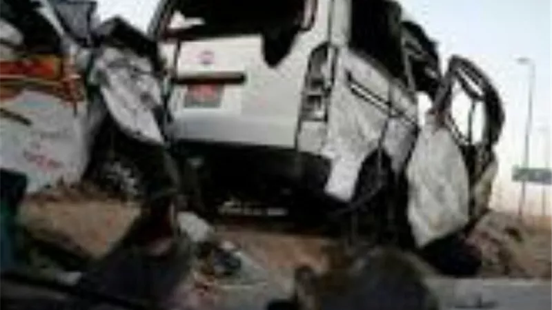 إصابة ٩ أشخاص فى تصادم سيارة ميكروباص بتريلا فى الطريق الخارجي بالغردقة