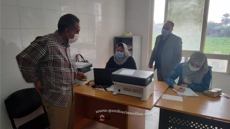 مستشفى الخطاطبة المركزي تتابع تلقى جميع العاملين بها لقاح كورونا قبل التوقيع بدفاتر الحضور