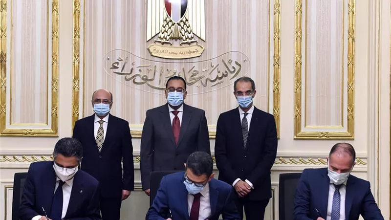 وزير الاتصالات : إتاحة إقرارات الذمة المالية للبيع في المنافذ البريدية