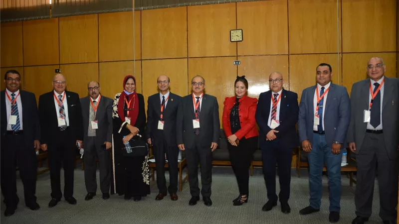 رئيس جامعة أسيوط يفتتح اليوم العلمي لكلية الطب حول خلل الاستقلاب فى رحلة حياة الإنسان