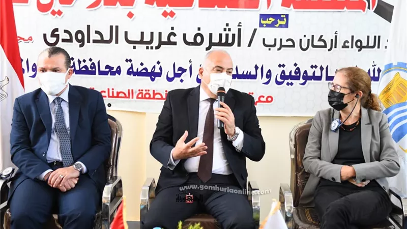 محافظ قنا يبحث مع ممثلي البنك الدولي تطوير التكتلات الاقتصادية