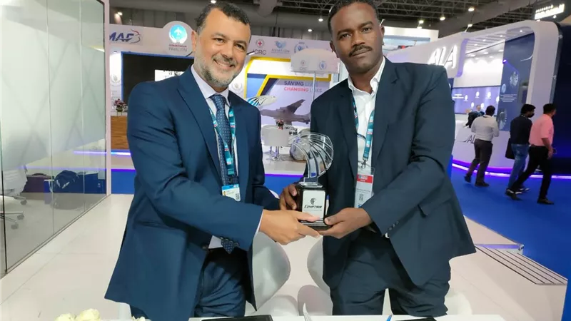 أكاديمية مصر للطيران توقع عقدين جديدين مع شركة هندية وسودانية