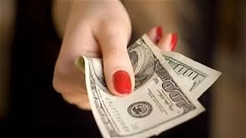 امين الفتوى يوضح.. حكم أخذ الزوجة من أموال زوجها المصاب بالزهايمر
