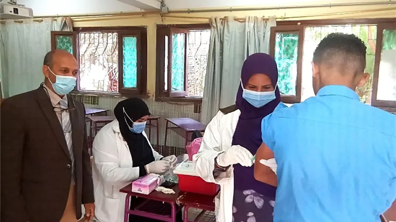 الصحة تواصل حملات تطعيم طلاب المدارس الثانوية ضد الالتهاب السحائي بالداخلة