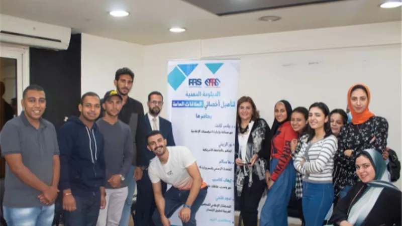 تكريم نور الزيني لمشاركته في تدريب طلاب الجامعات