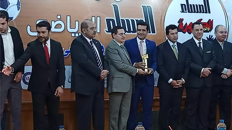 أوسكار المساء الرياضى.. محمود البنا أفضل حكم لعام 2021