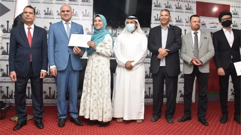 رئيس جامعة الأقصر يفتتح معرض الفن التشكيلى 