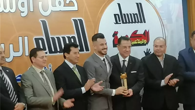 أوسكار المساء الرياضى.. محمود الونش أفضل مدافع لعام2021